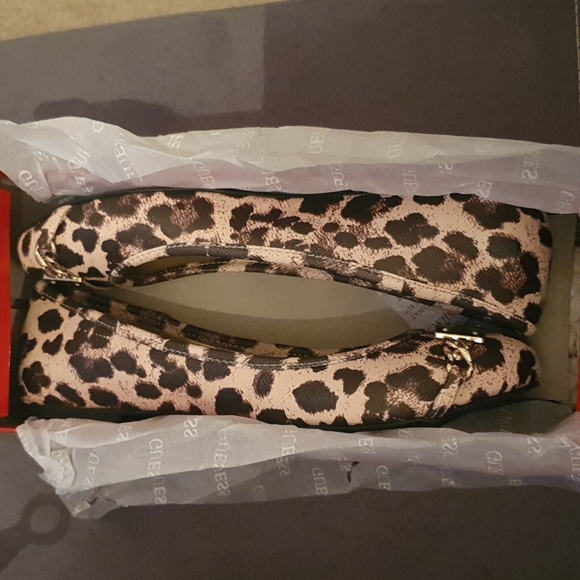 BNIB Guess Gina Leopard Flats size 8 - Picture 4 of 5